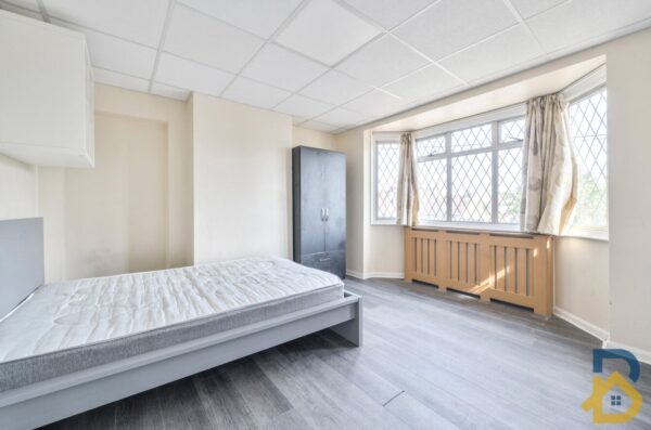 Frederick Road, Rainham, RM13 8NS