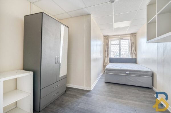 Frederick Road, Rainham, RM13 8NS