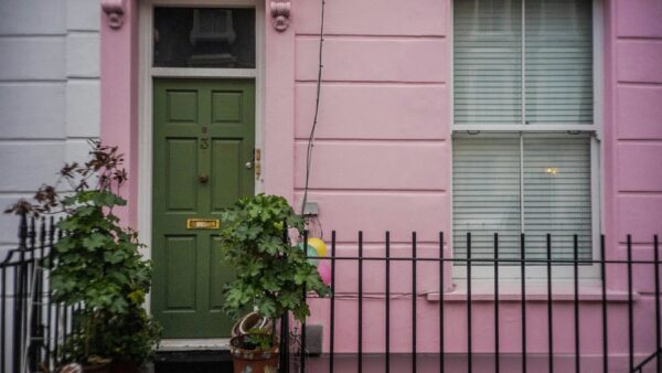 Should You Sell First or Buy First? Here’s What the Smart Sellers Do