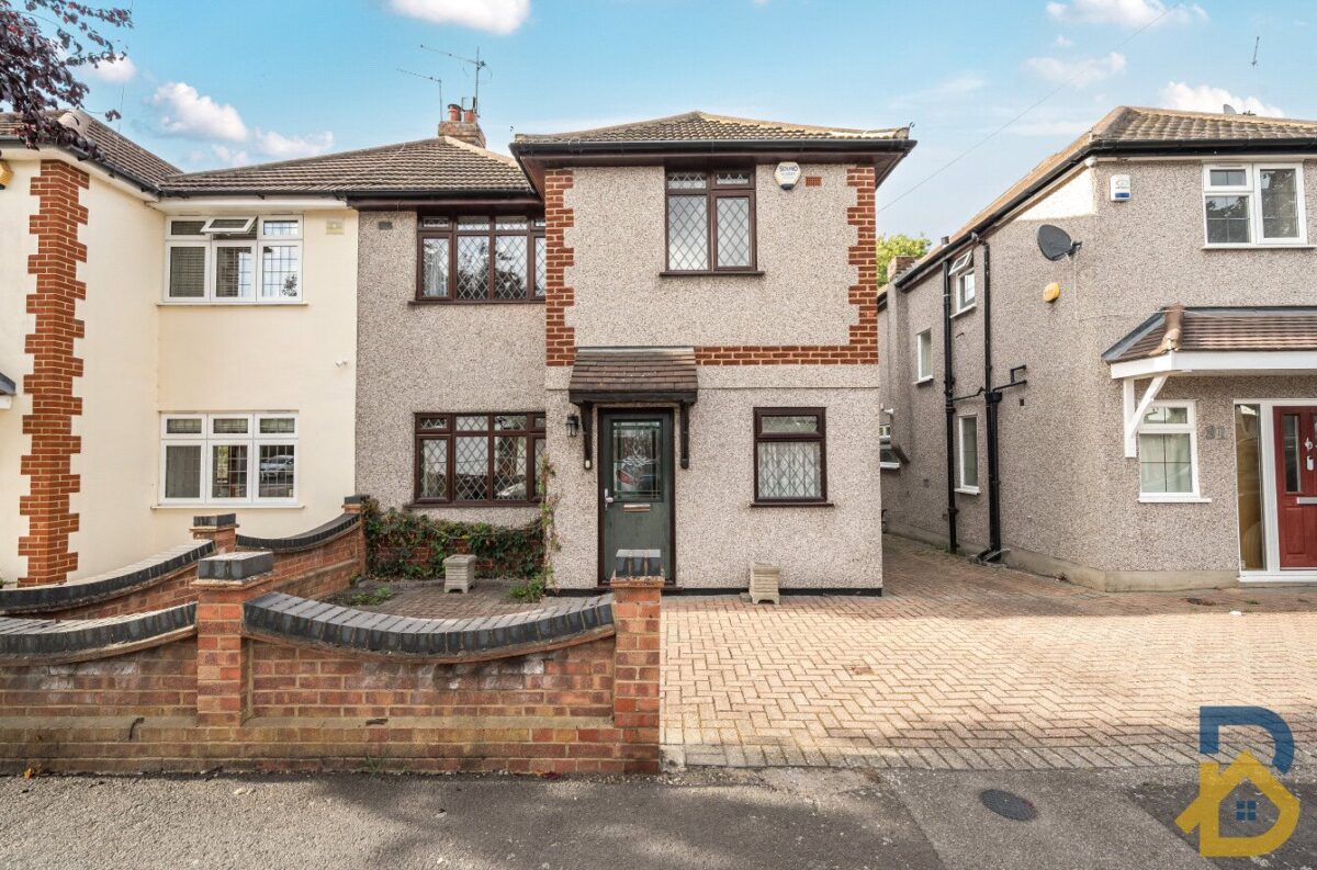 Warren Drive, Hornchurch, RM12
