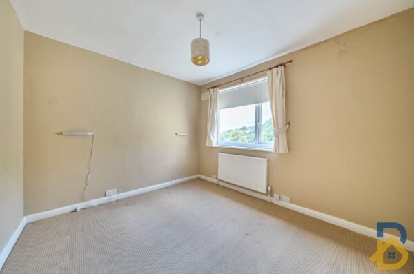 Warren Drive, Hornchurch, RM12