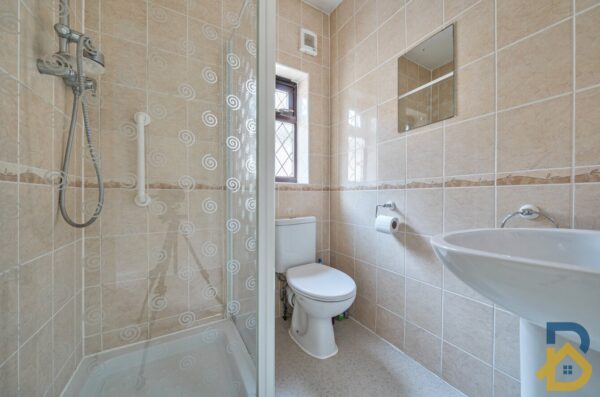 Warren Drive, Hornchurch, RM12