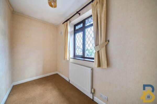 Warren Drive, Hornchurch, RM12