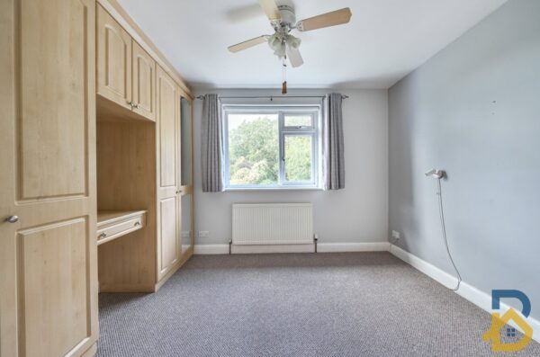 Warren Drive, Hornchurch, RM12