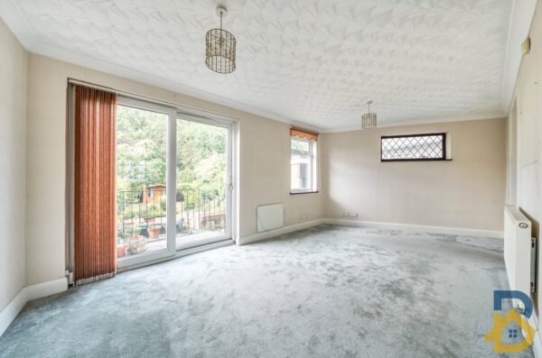 Warren Drive, Hornchurch, RM12