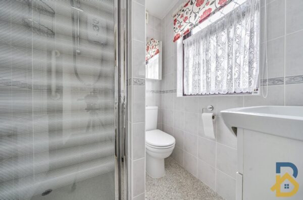 Warren Drive, Hornchurch, RM12