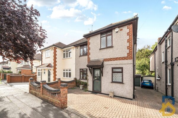 Warren Drive, Hornchurch, RM12
