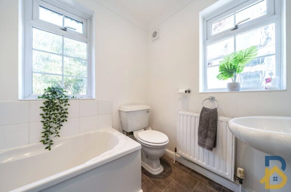 Grey Towers Gardens, Hornchurch, RM11