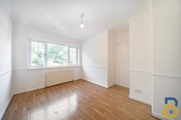 Grey Towers Gardens, Hornchurch, RM11