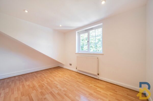 Grey Towers Gardens, Hornchurch, RM11