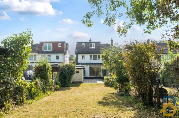 Grey Towers Gardens, Hornchurch, RM11