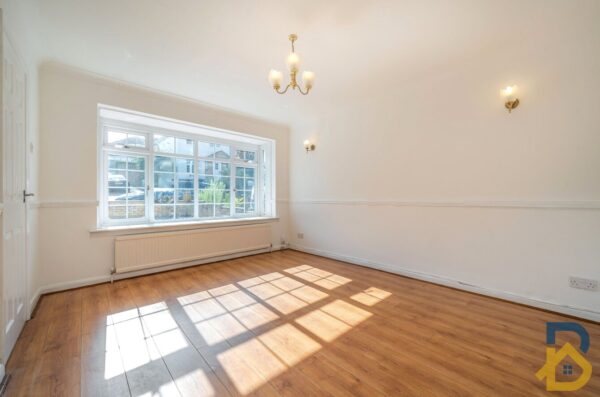 Grey Towers Gardens, Hornchurch, RM11