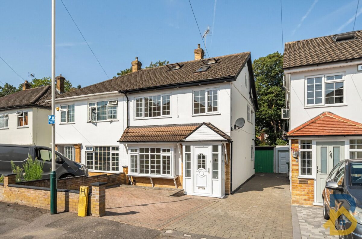 Grey Towers Gardens, Hornchurch, RM11