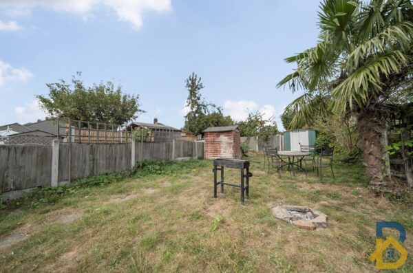 Derby Avenue, Upminster, RM14