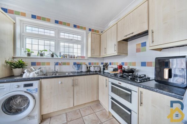 Derby Avenue, Upminster, RM14