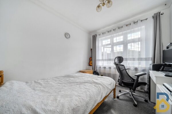 Derby Avenue, Upminster, RM14