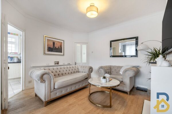 Derby Avenue, Upminster, RM14