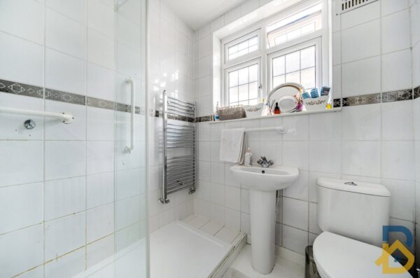 Derby Avenue, Upminster, RM14