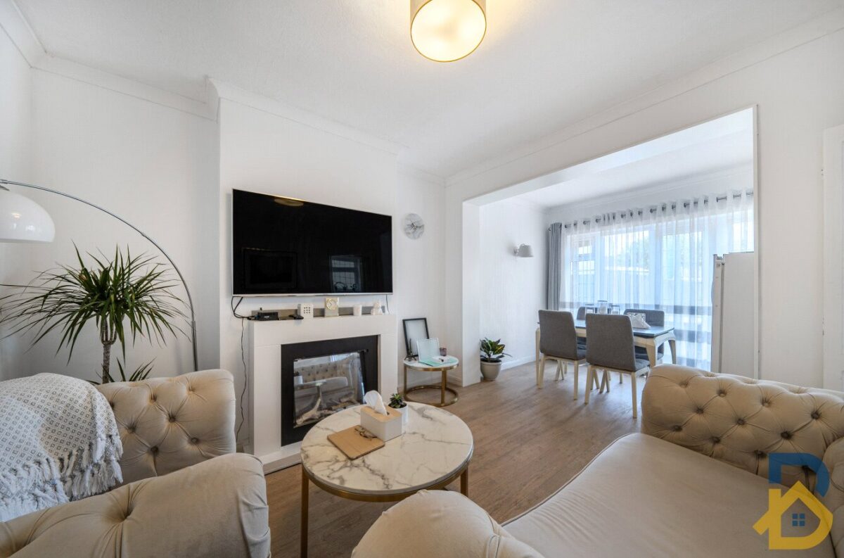 Derby Avenue, Upminster, RM14