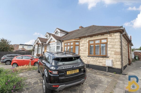 Derby Avenue, Upminster, RM14