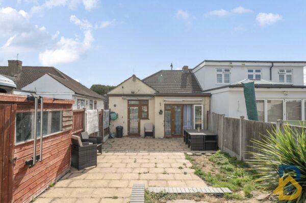 Derby Avenue, Upminster, RM14