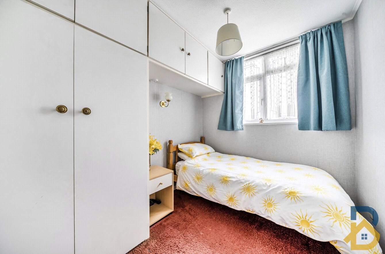 Wych Elm Close, Hornchurch, RM11 3AJ