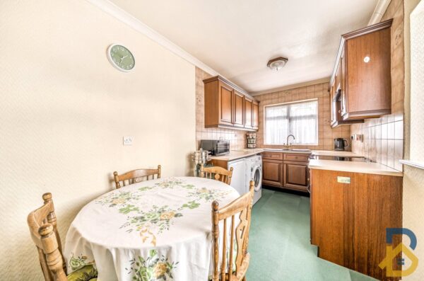 Wych Elm Close, Hornchurch, RM11 3AJ