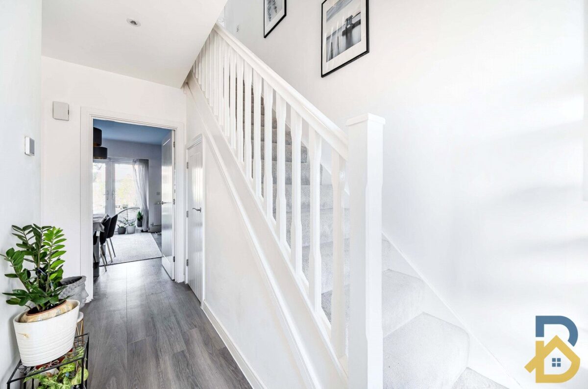 Holmesley Road, Borehamwood, Hertfordshire, WD6 1FU