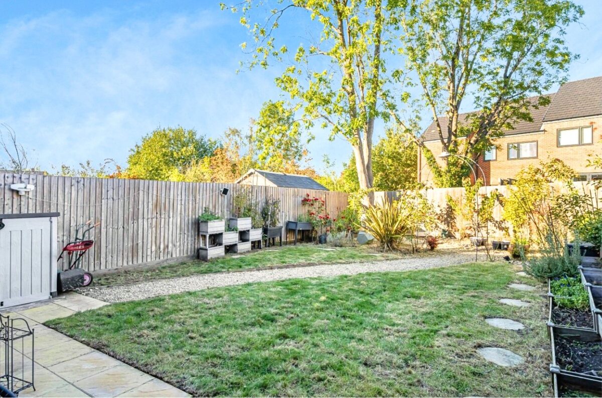 Holmesley Road, Borehamwood, Hertfordshire, WD6 1FU