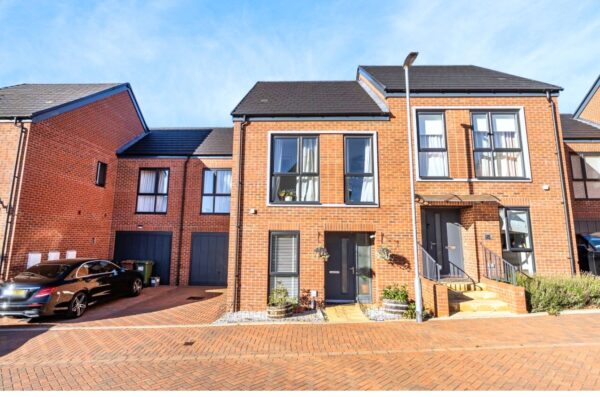 Holmesley Road, Borehamwood, Hertfordshire, WD6 1FU