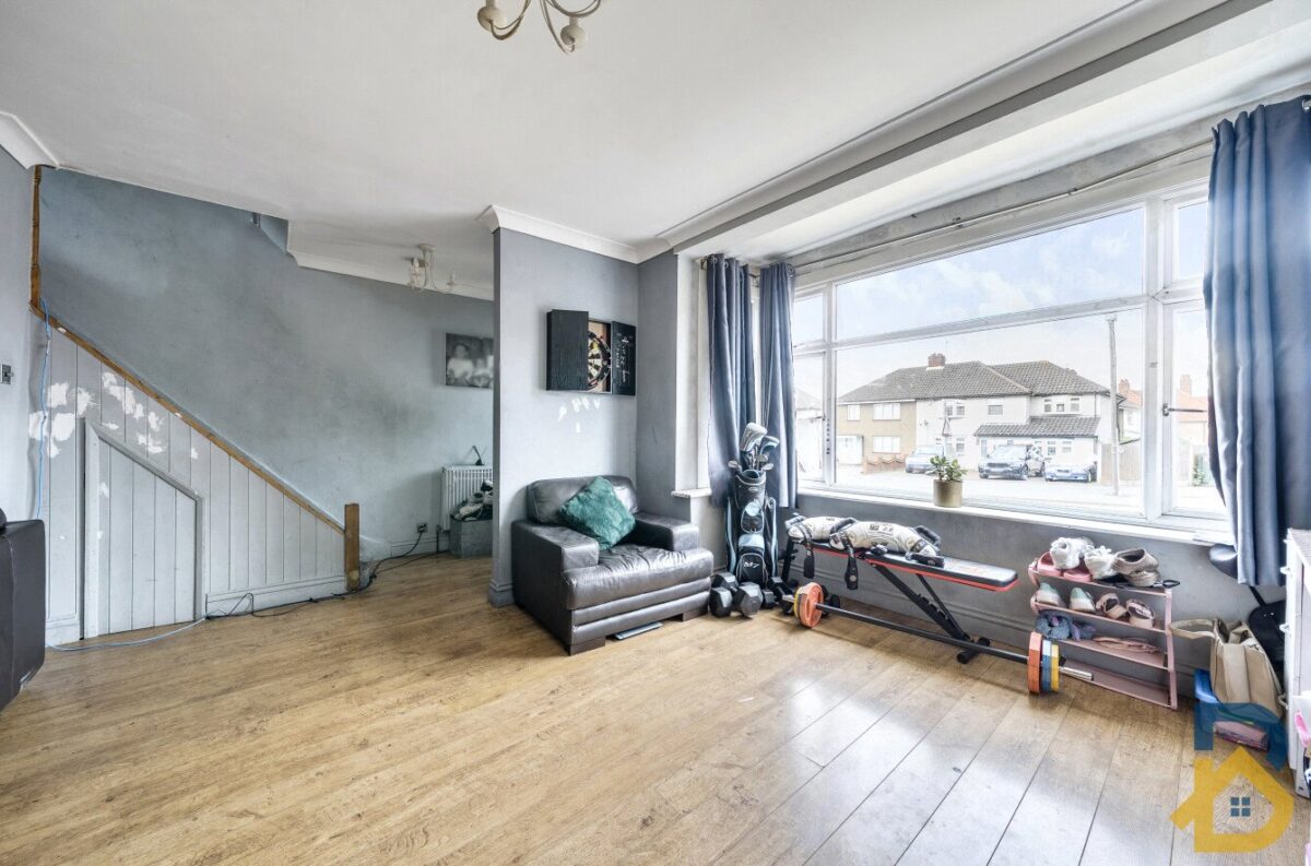 Collier Row Lane, Romford, RM5 3DT