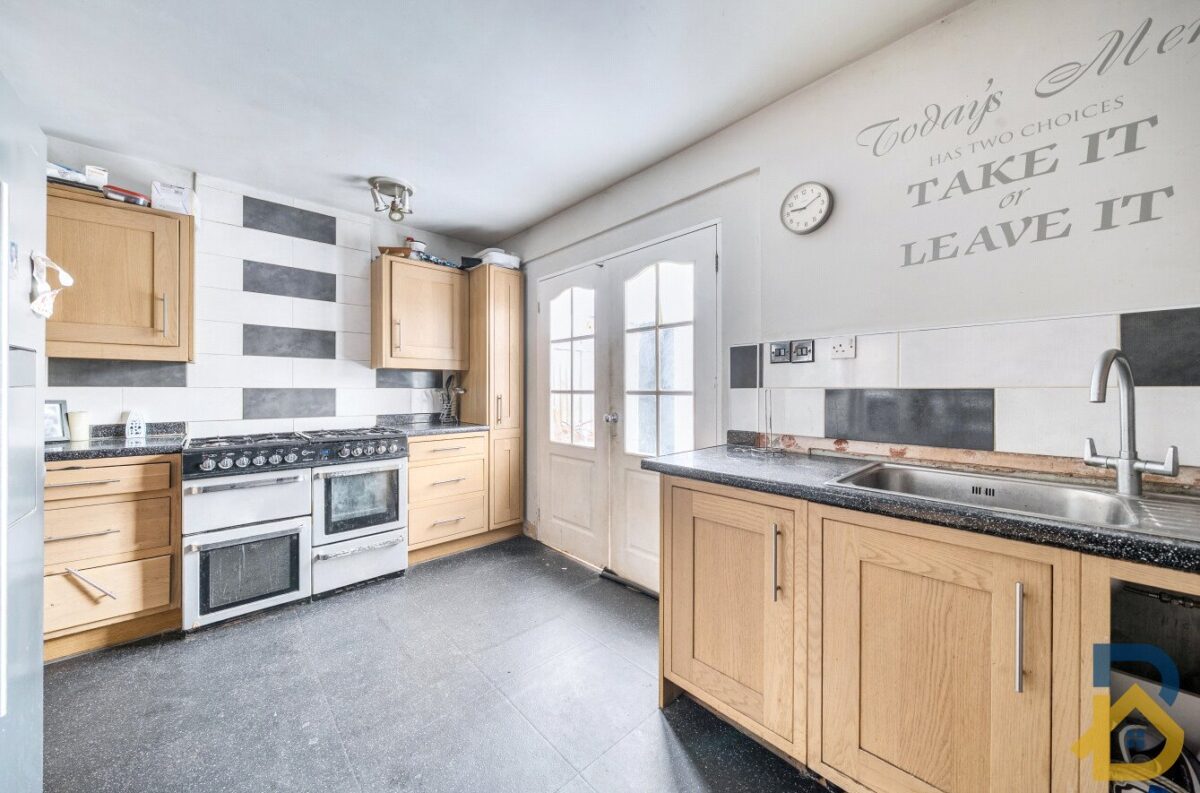 Collier Row Lane, Romford, RM5 3DT