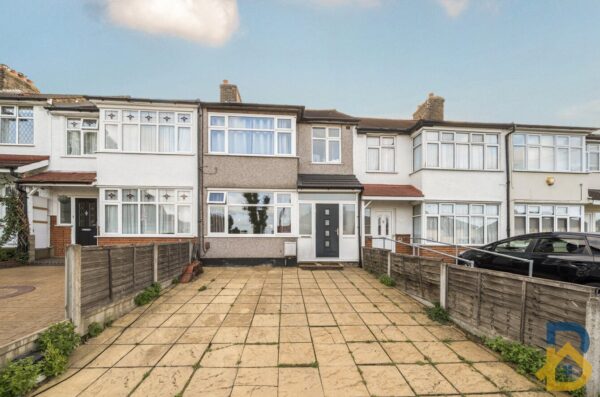 Collier Row Lane, Romford, RM5 3DT