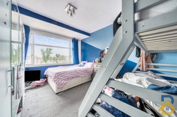 Collier Row Lane, Romford, RM5 3DT