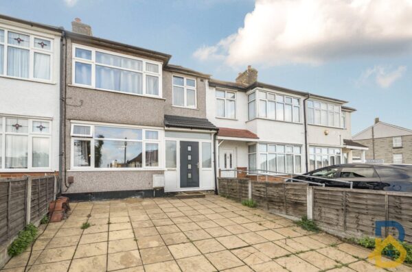 Collier Row Lane, Romford, RM5 3DT
