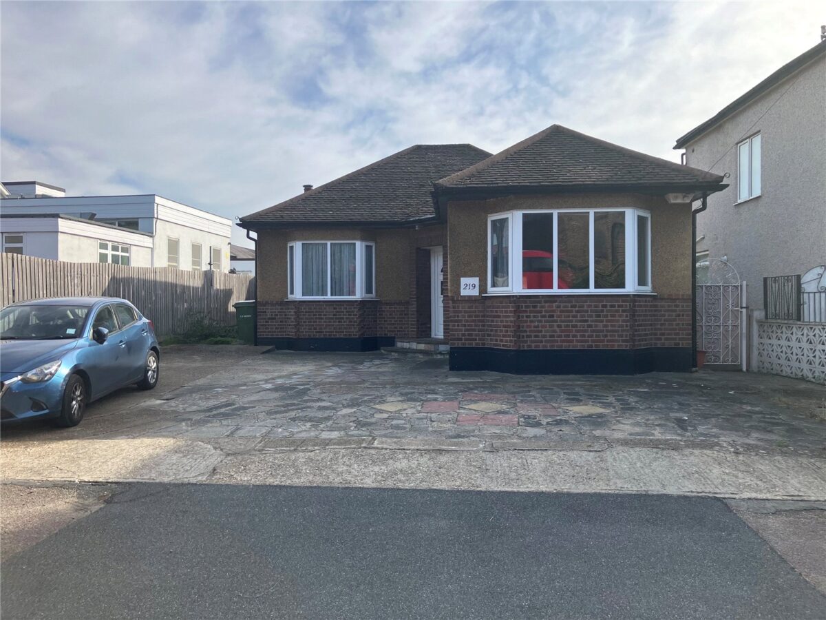 Hornchurch Road, Hornchurch, RM12 4TF