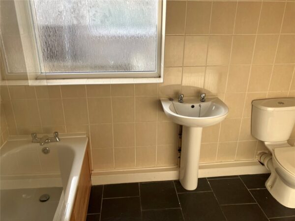 Hornchurch Road, Hornchurch, RM12 4TF