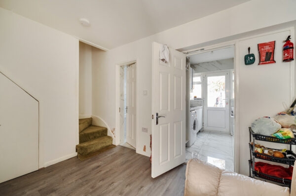 New Road, Dagenham, RM10