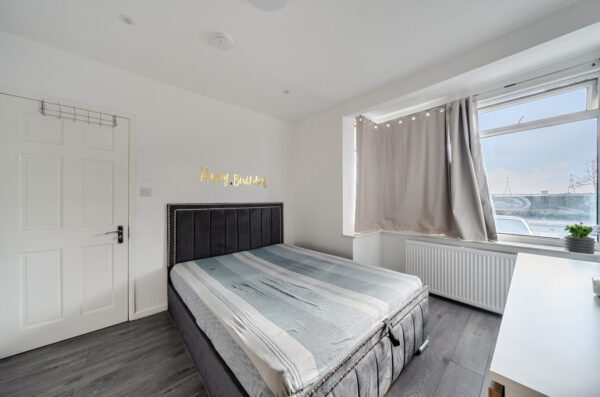 New Road, Dagenham, RM10