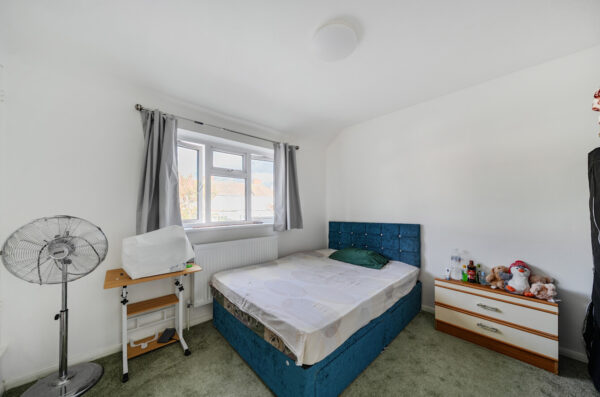 New Road, Dagenham, RM10