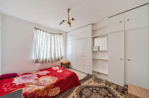 Danbury Road, Rainham, RM13 7UR