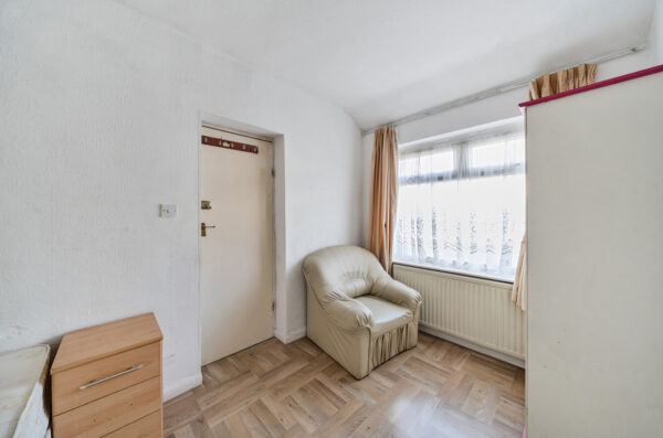 Danbury Road, Rainham, RM13 7UR