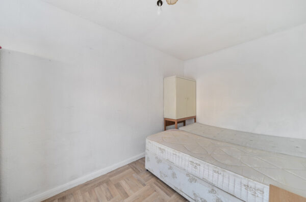 Danbury Road, Rainham, RM13 7UR