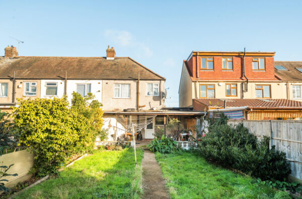 Danbury Road, Rainham, RM13 7UR