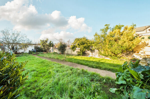 Danbury Road, Rainham, RM13 7UR