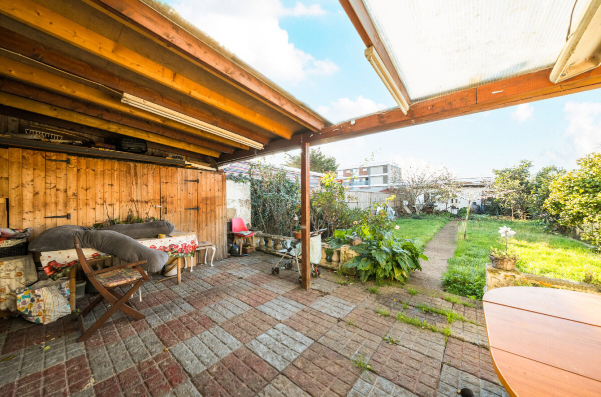 Danbury Road, Rainham, RM13 7UR