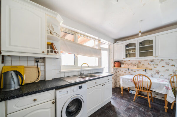 Danbury Road, Rainham, RM13 7UR