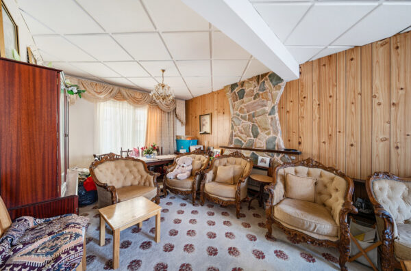 Danbury Road, Rainham, RM13 7UR