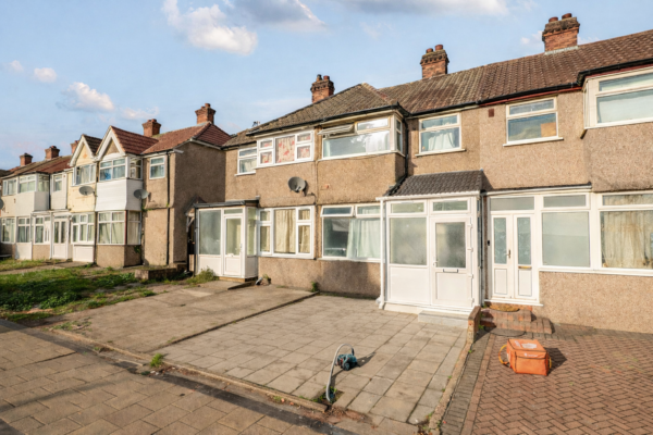 New Road, Dagenham, RM10