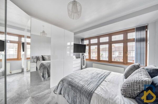 Laburnum Avenue, Hornchurch, RM12